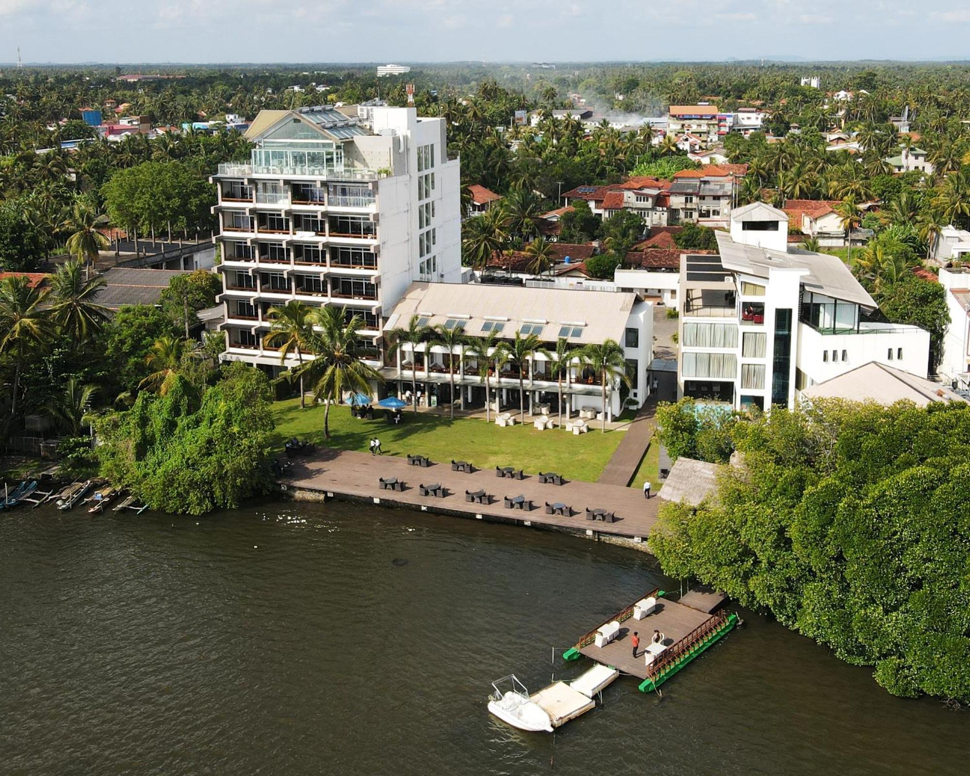 Amagi Aria Airport Transit Hotel Negombo Exterior photo